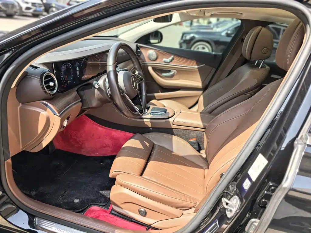 Mercedes-Benz E-Class 2023 — фото 18