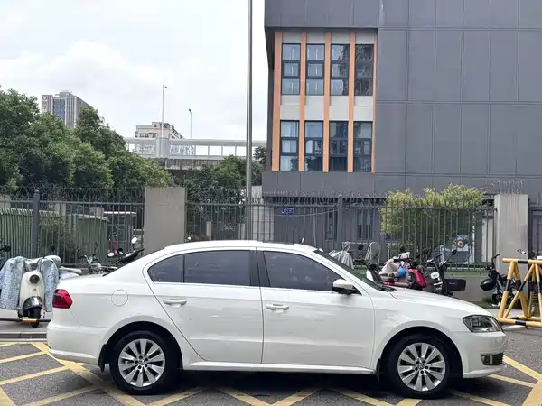 Volkswagen Lavida 2013