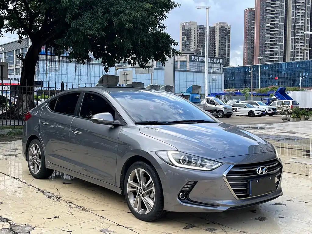 Hyundai Elantra 2018 — фото 2