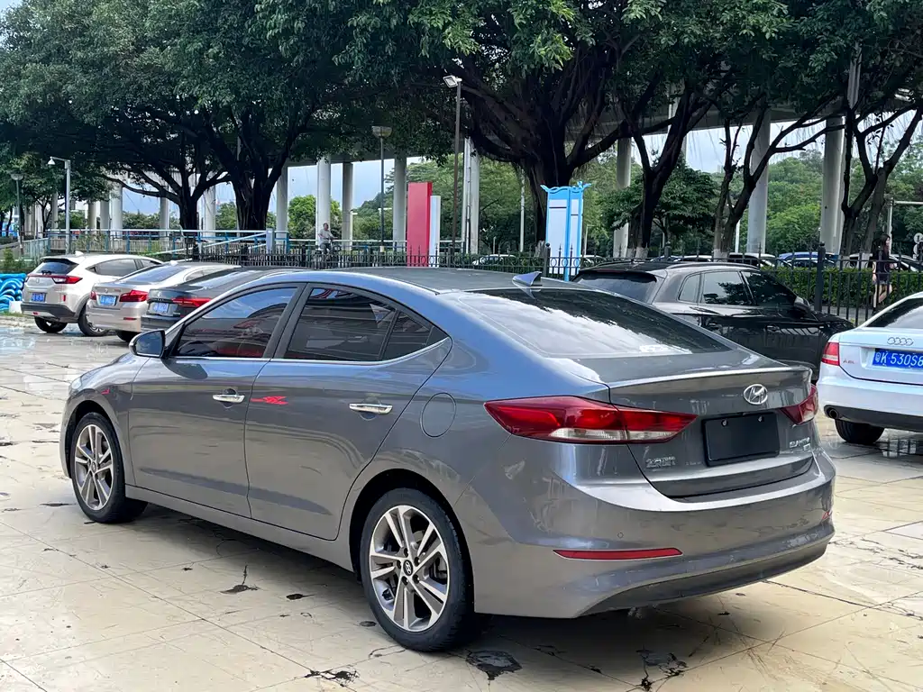 Hyundai Elantra 2018 — фото 3
