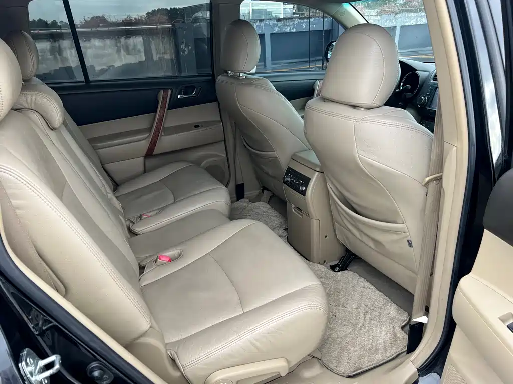 Toyota Highlander 2010 — фото 13