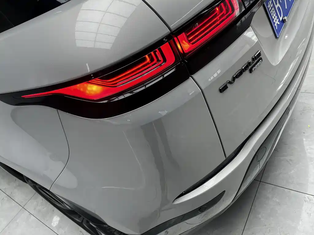 Land Rover Evoque 2023 — фото 7