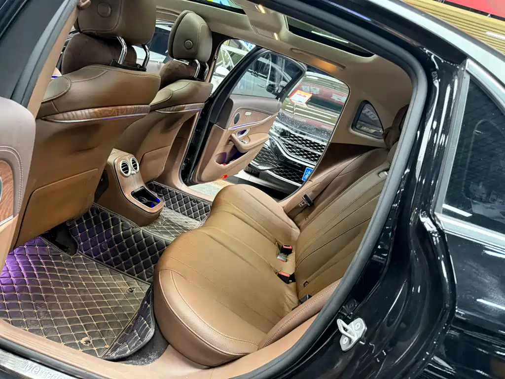 Mercedes-Benz E-Class 2023 — фото 12