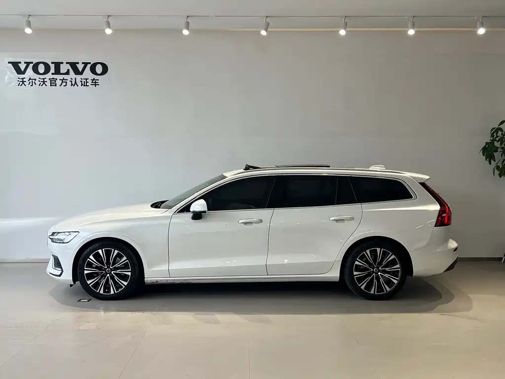 Volvo V60 2023 — фото 2