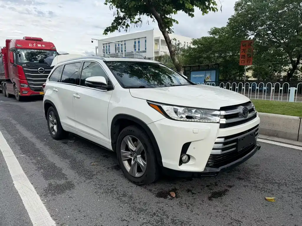 Toyota Highlander 2018 — фото 3
