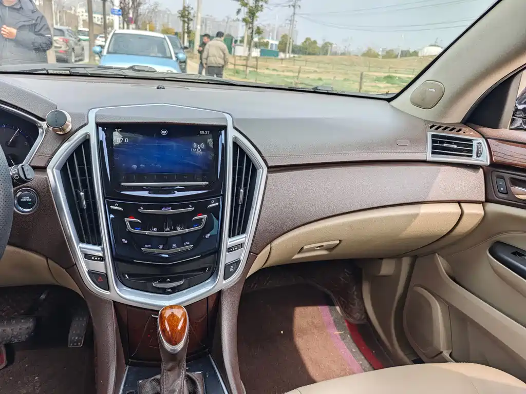 Cadillac SRX 2014 — фото 14
