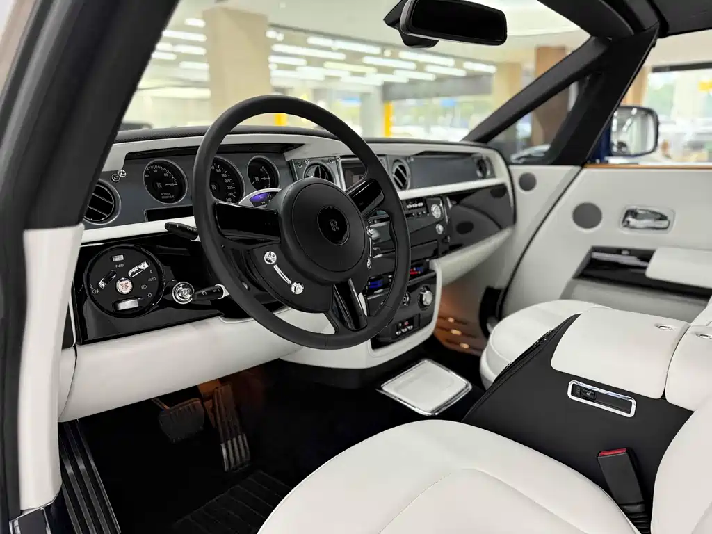 Rolls-Royce Phantom 2012 — фото 10