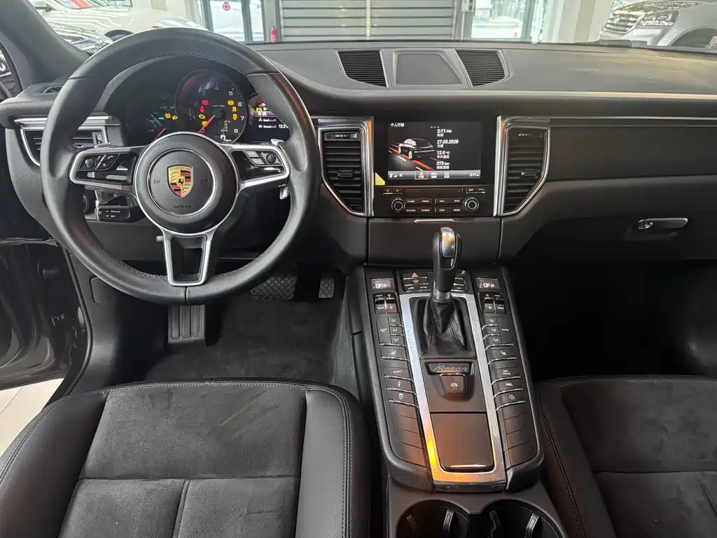 Porsche Macan 2018 — фото 13