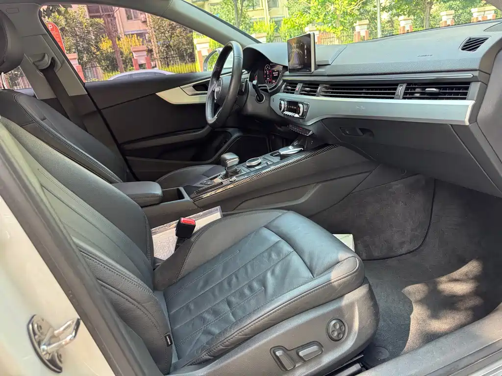 Audi A4L 2019