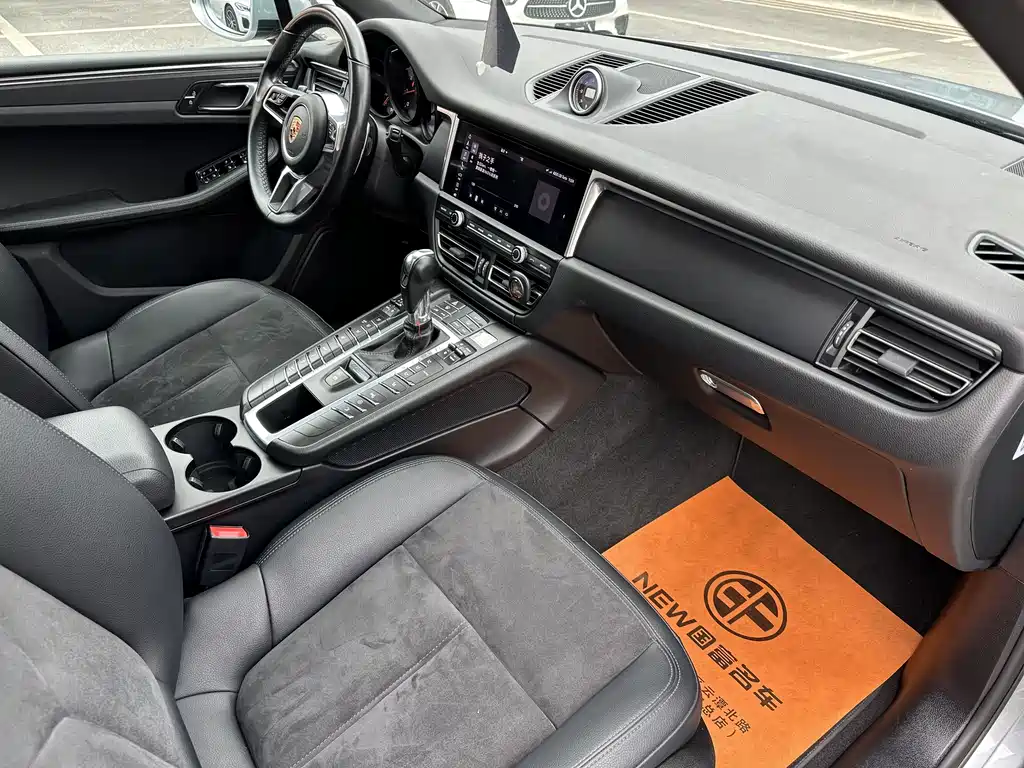 Porsche Macan 2019 — фото 10