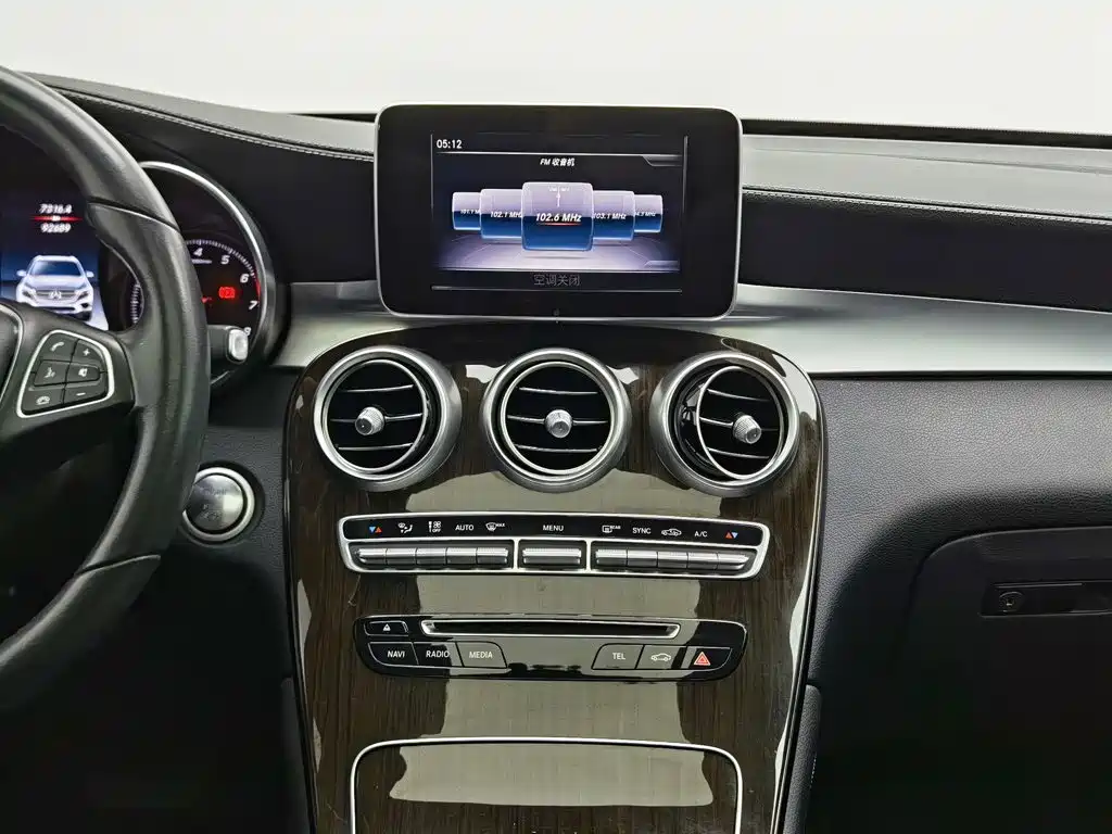 Mercedes-Benz GLC 2018 — фото 12
