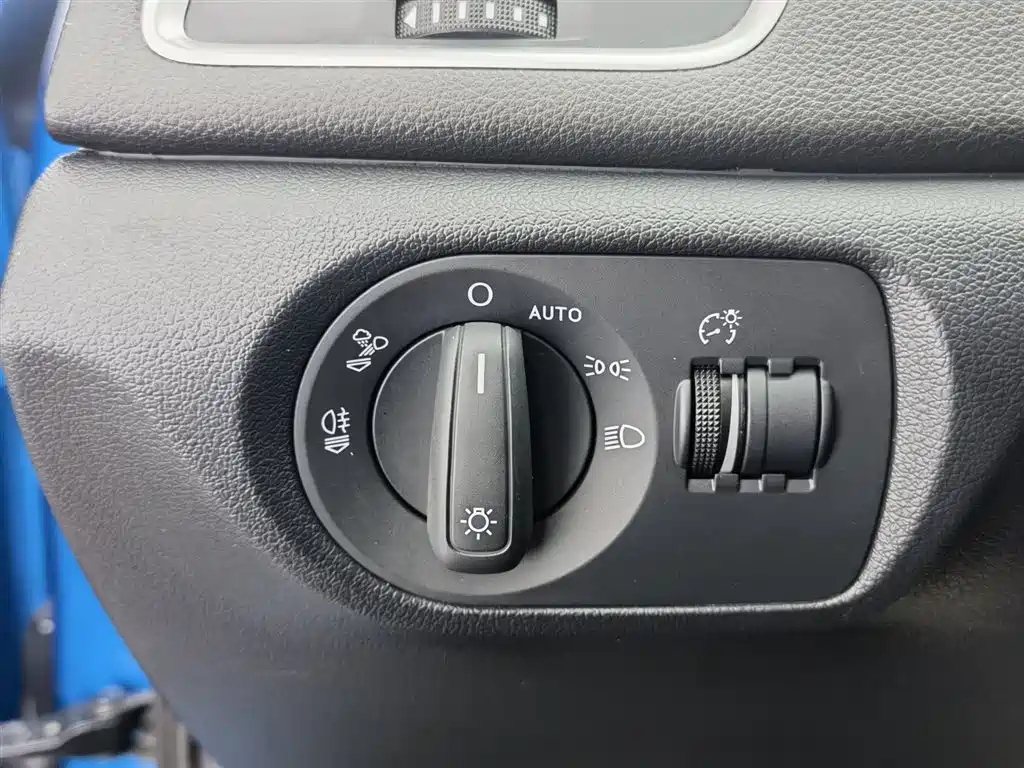 Audi Q3 2017 — фото 21