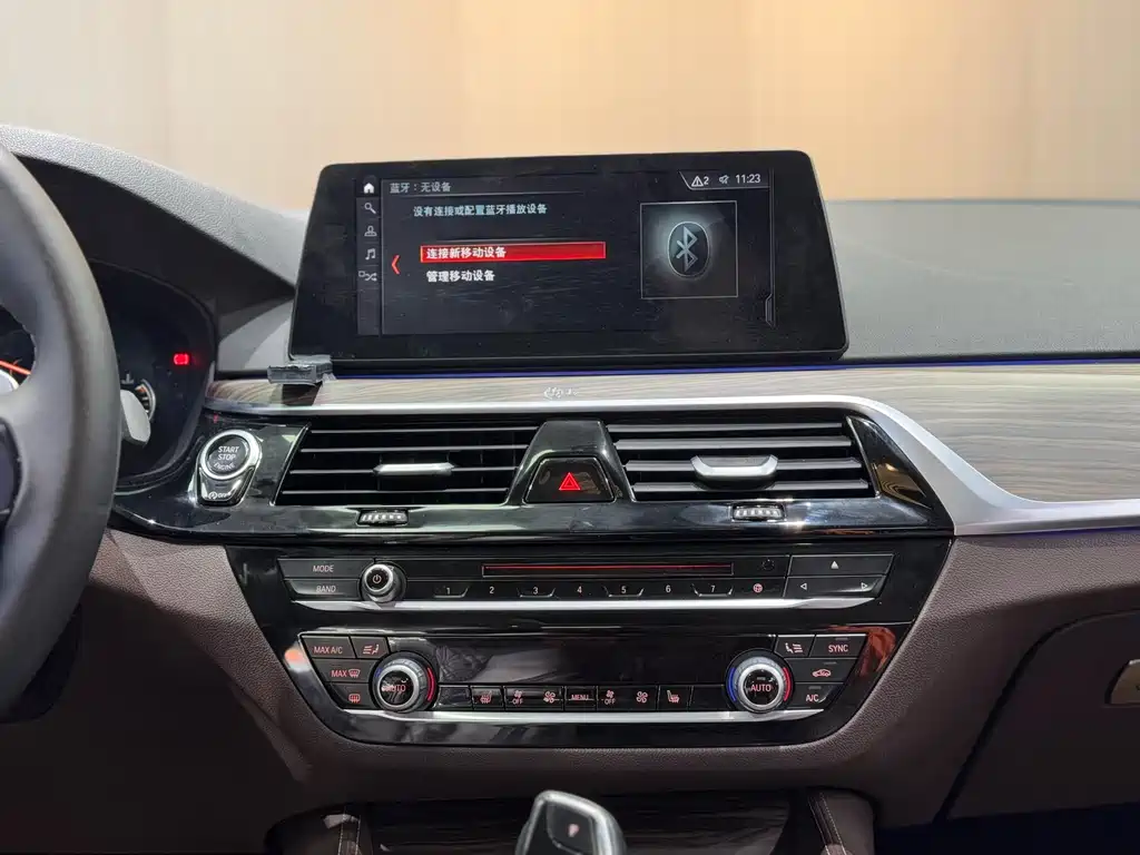 BMW 5 Series 2018 — фото 10