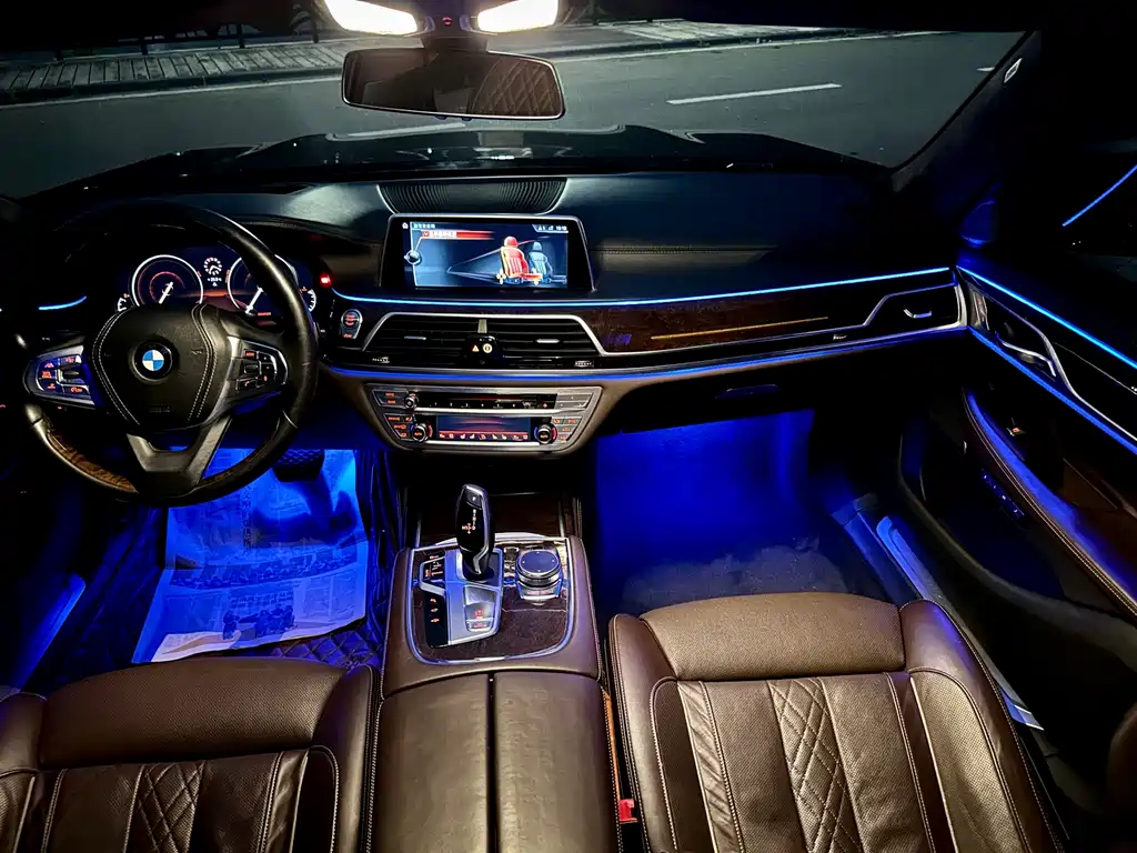 BMW 7 Series 2016 — фото 12
