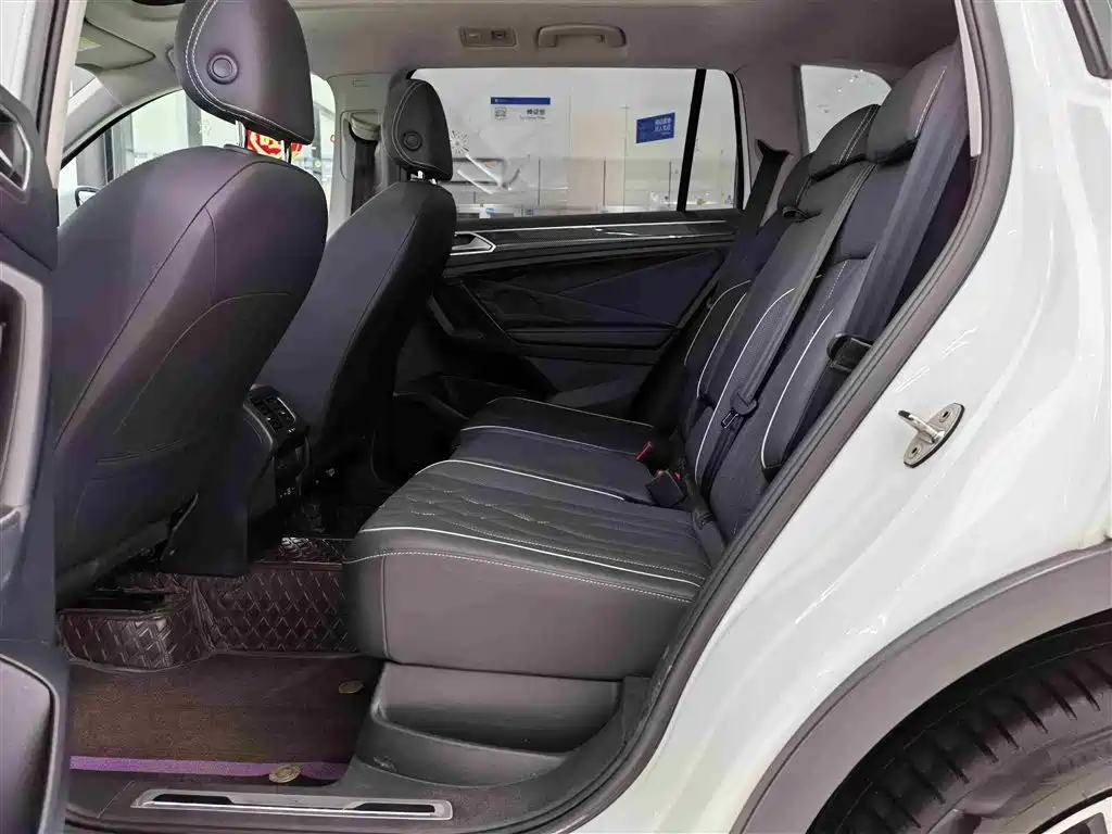 Volkswagen Tiguan L 2022 — фото 11