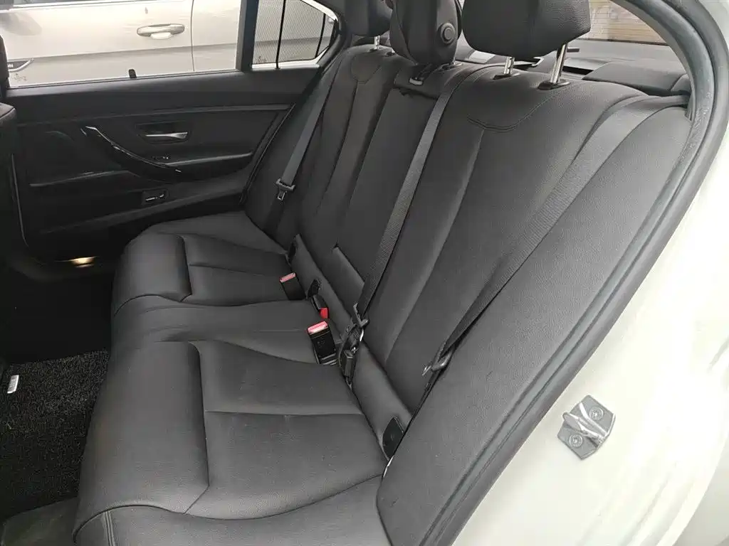 BMW 3 Series 2016 — фото 13