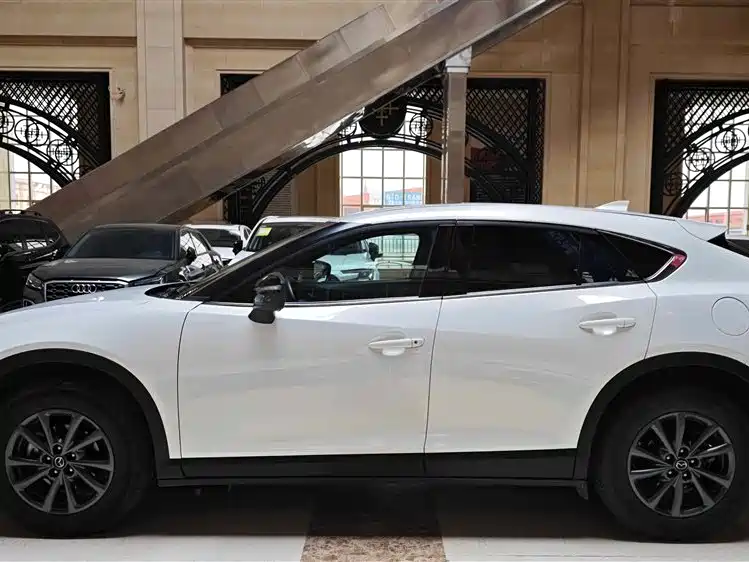 Mazda CX-4 2022 — фото 4