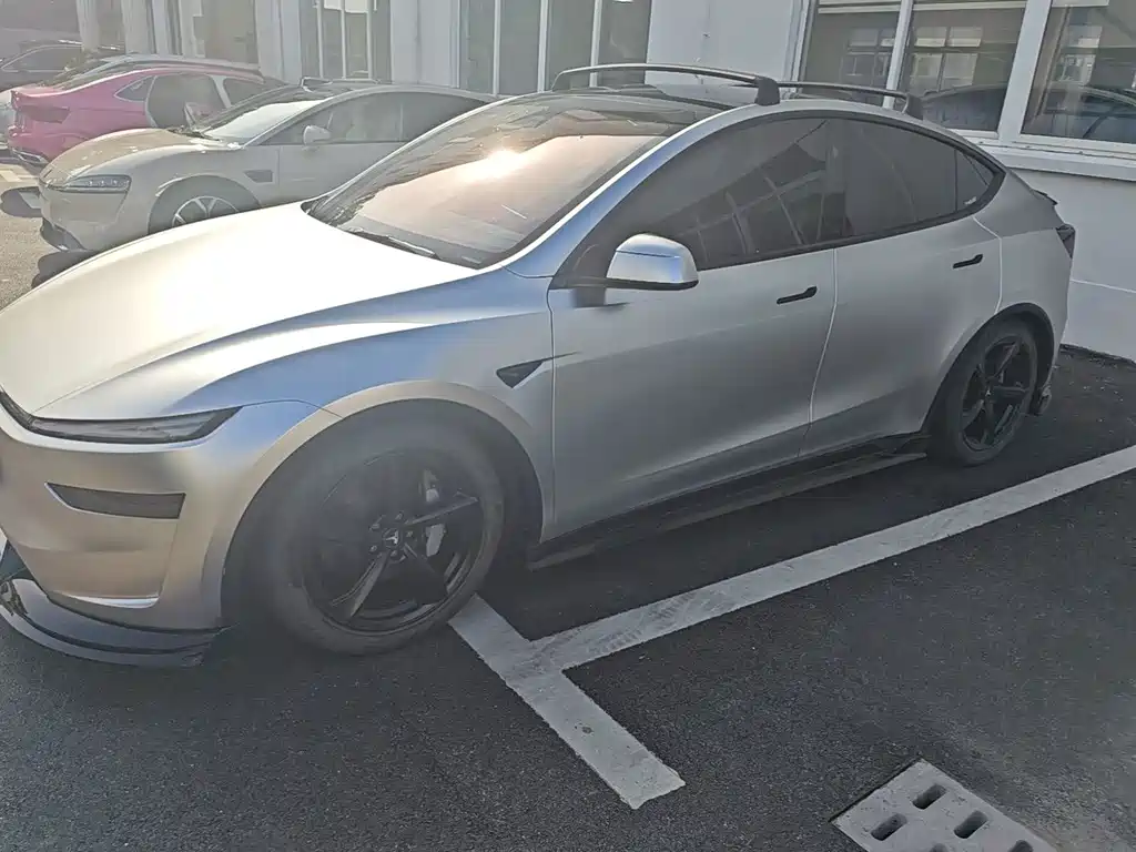 Tesla Model Y 2025 — фото 1