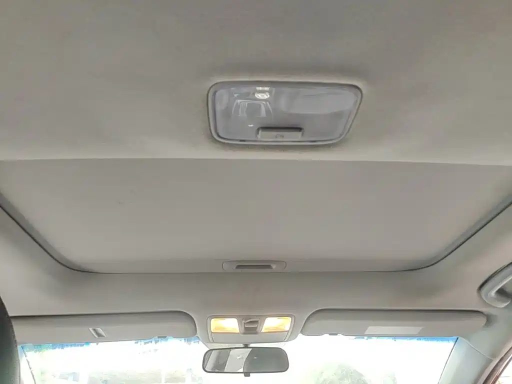Hyundai Elantra 2015 — фото 18