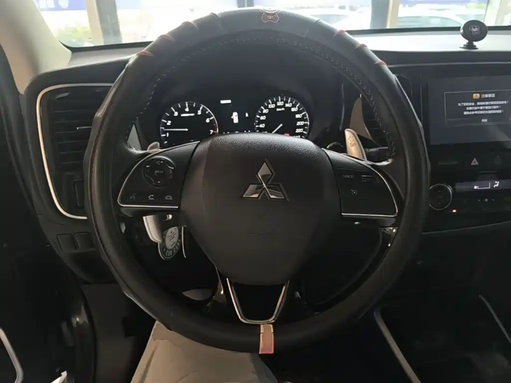 Mitsubishi Outlander 2019 — фото 11