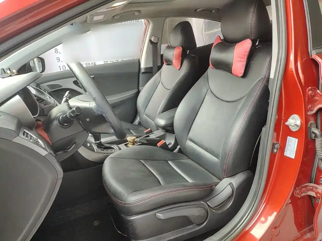 Hyundai Elantra 2015 — фото 15