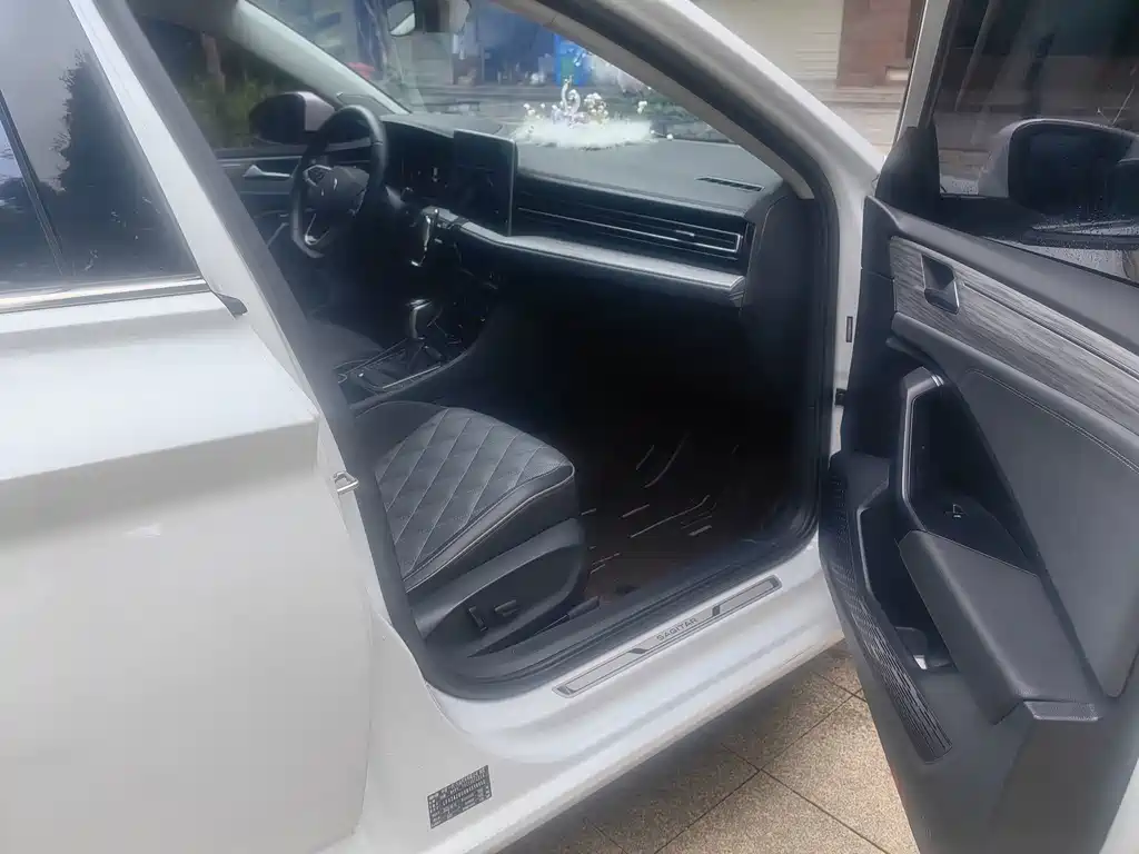 Volkswagen Sagitar 2022