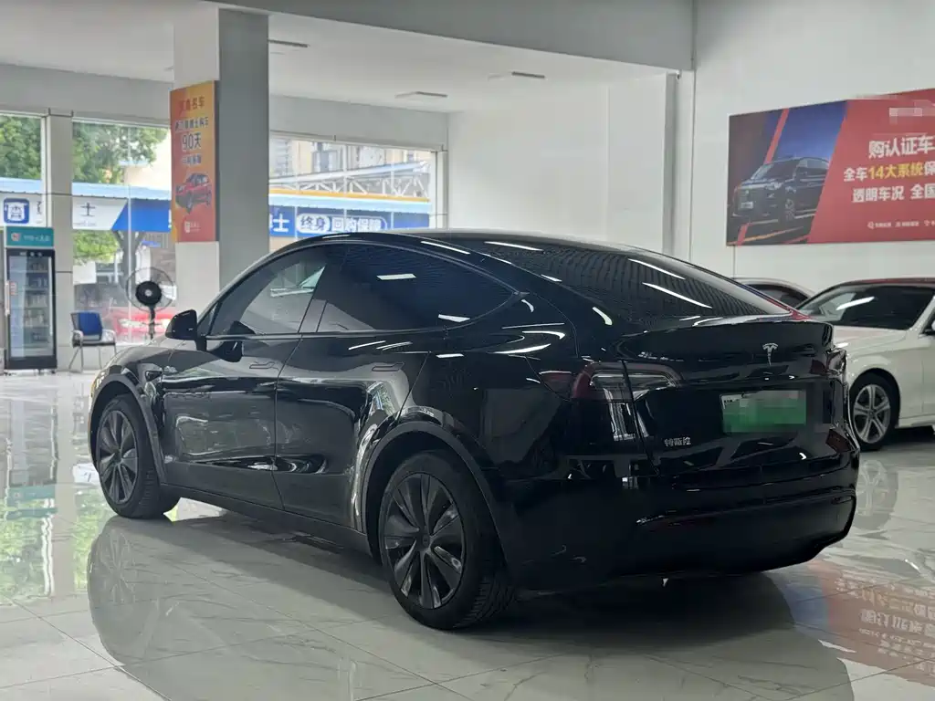 Tesla Model Y 2023 — фото 15