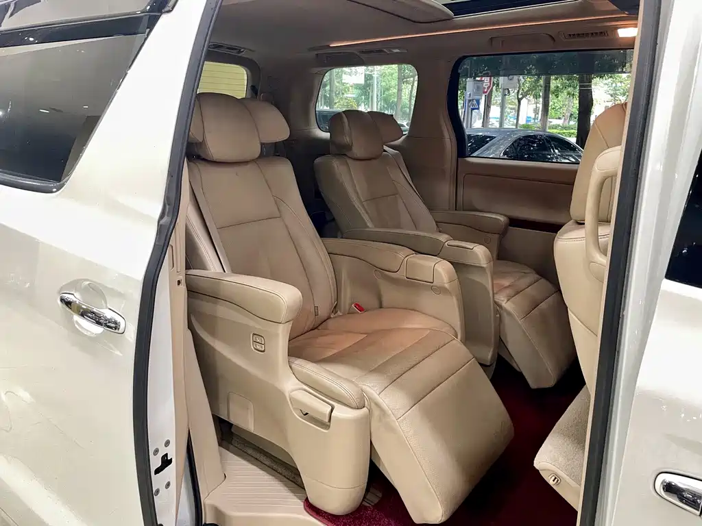 Toyota Alphard 2010 — фото 11