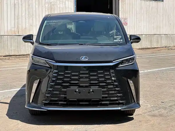 Lexus LM 2025