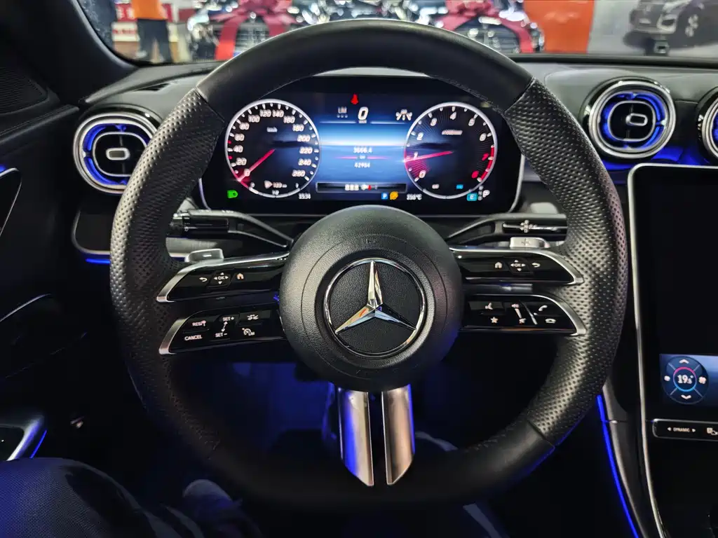 Mercedes-Benz C-Class 2023 — фото 4
