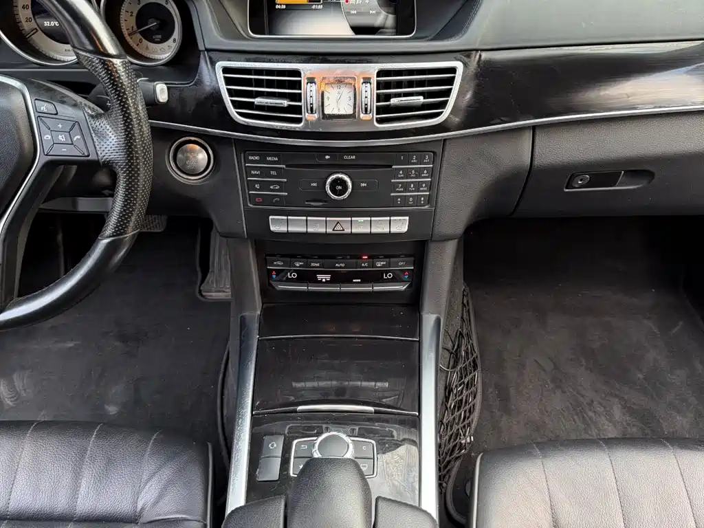 Mercedes-Benz E-Class 2015 — фото 16