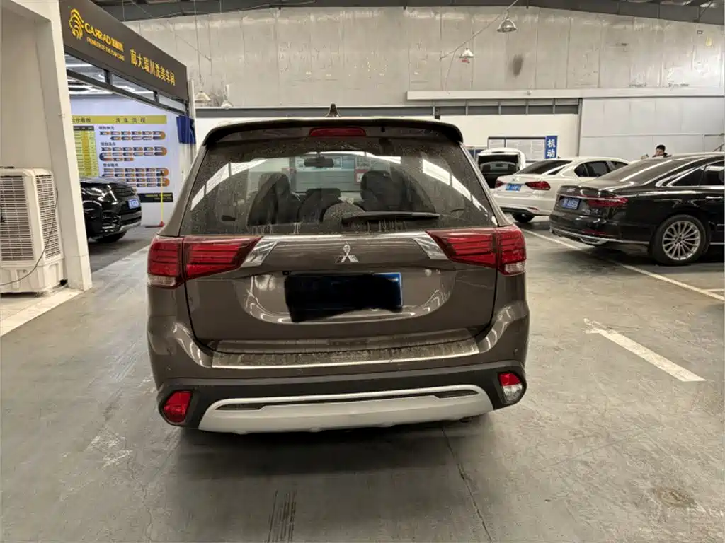 Mitsubishi Outlander 2019 — фото 9