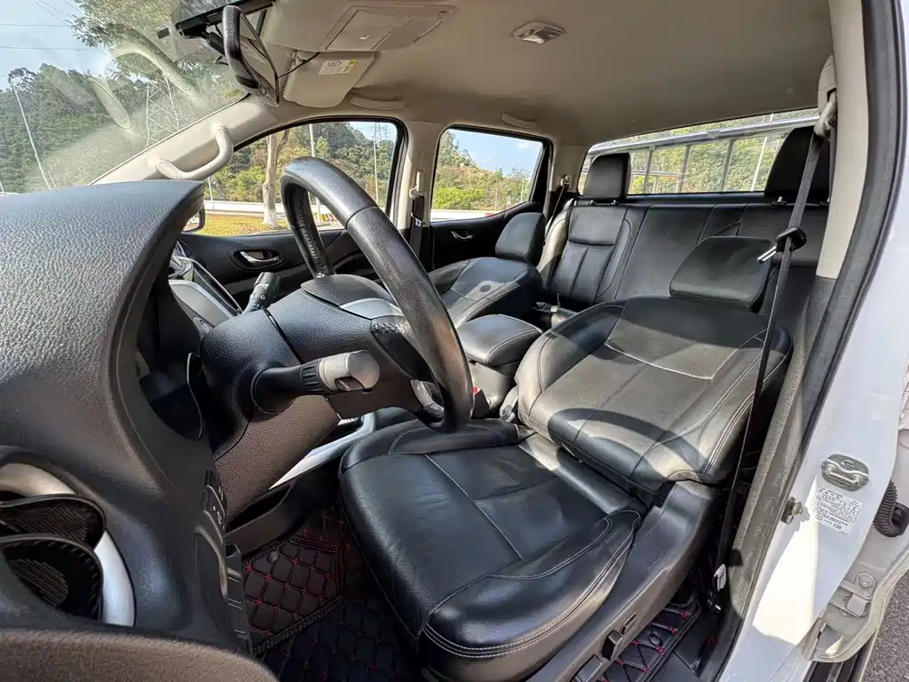 Nissan Navara 2022 — фото 19