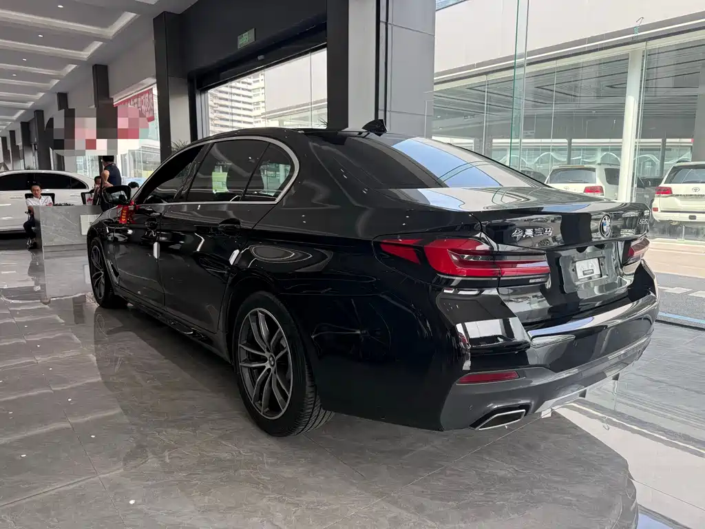 BMW 5 Series 2020 — фото 10