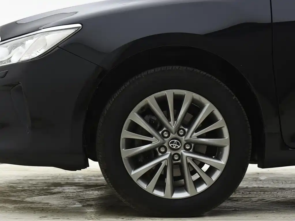 Toyota Camry 2018 — фото 8