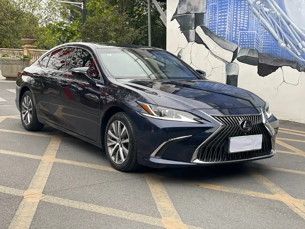 Lexus ES 2019 — фото 3