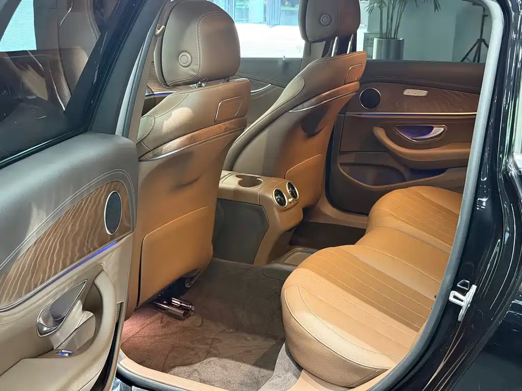 Mercedes-Benz E-Class 2018 — фото 16