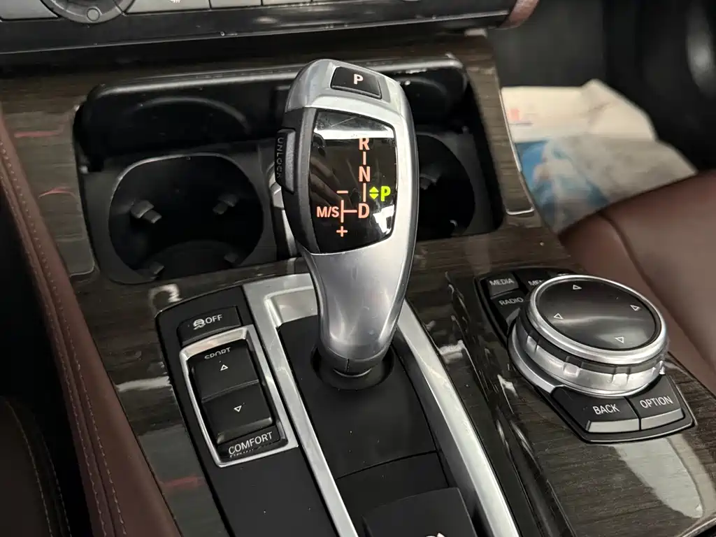 BMW 5 Series 2014 — фото 14