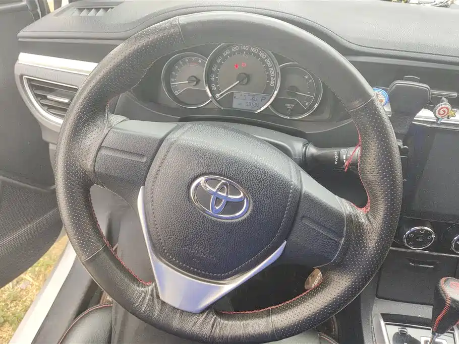 Toyota Corolla 2018 — фото 15