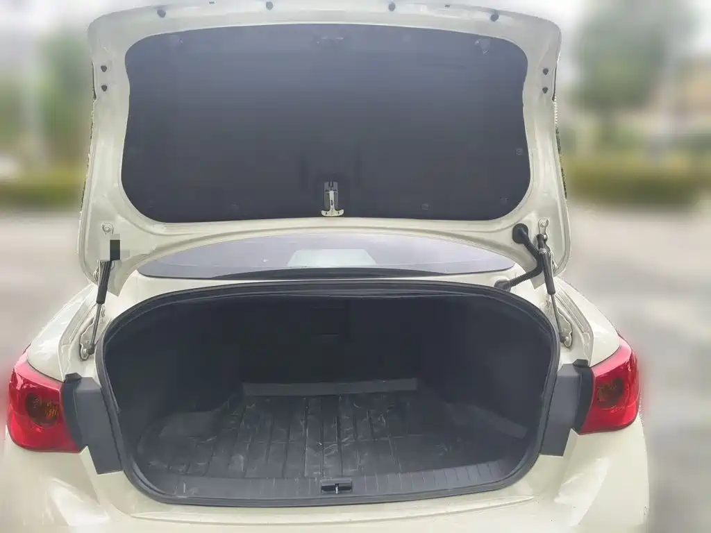 Infiniti Q50L 2015 — фото 10