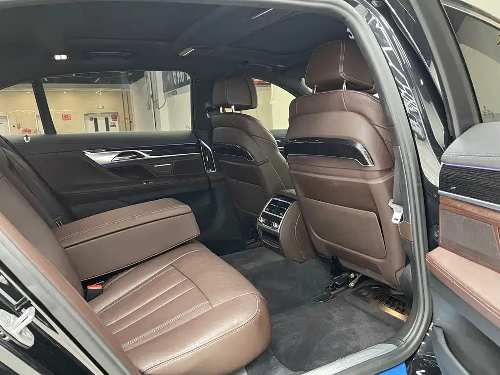 BMW 7 Series 2018 — фото 10