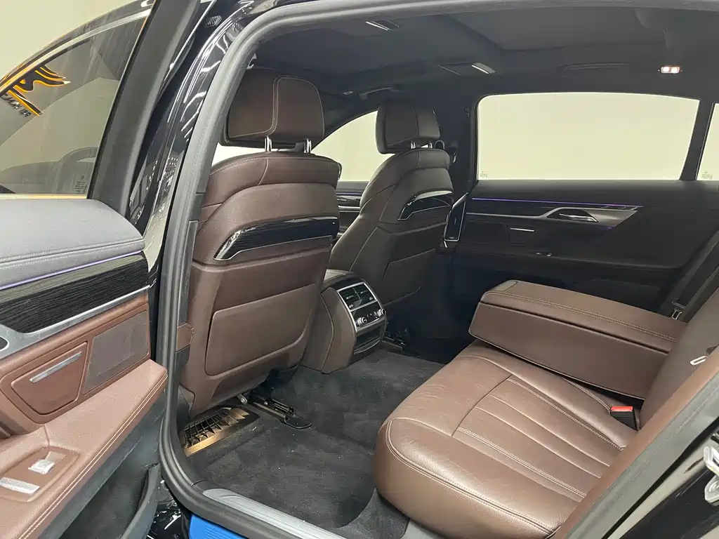 BMW 7 Series 2018 — фото 13