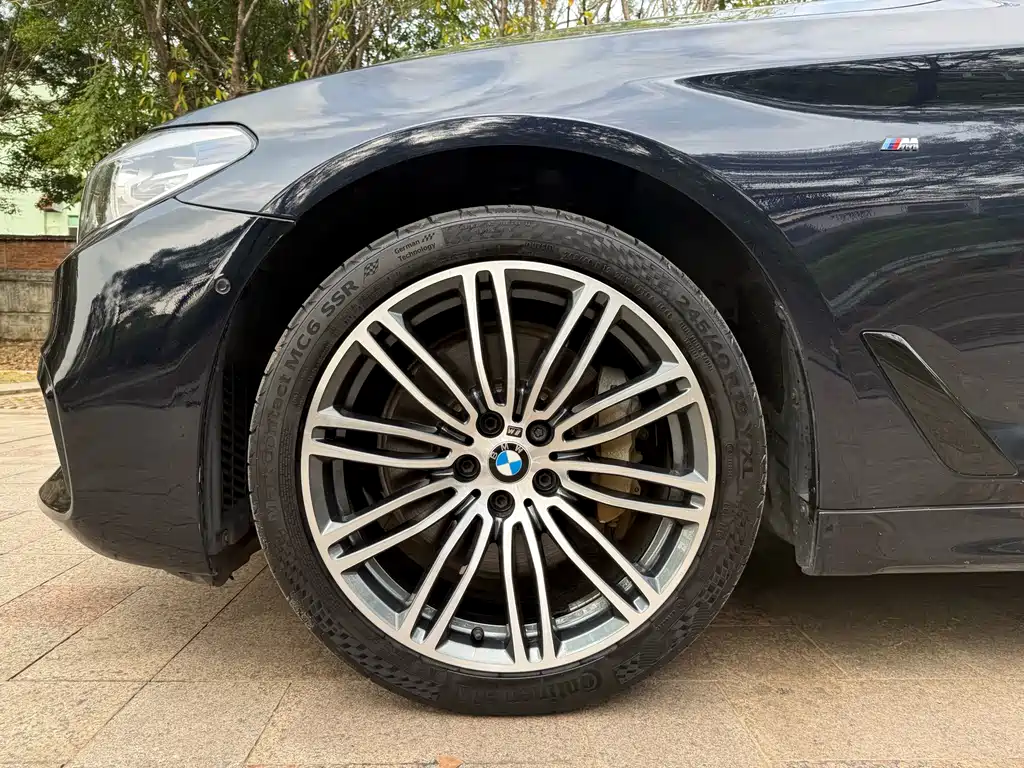 BMW 5 Series 2017 — фото 22