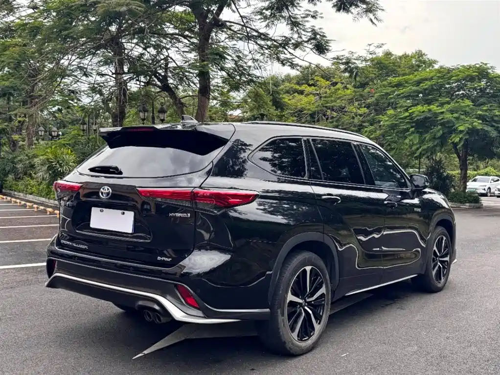 Toyota Crown Kluger 2023 — фото 10