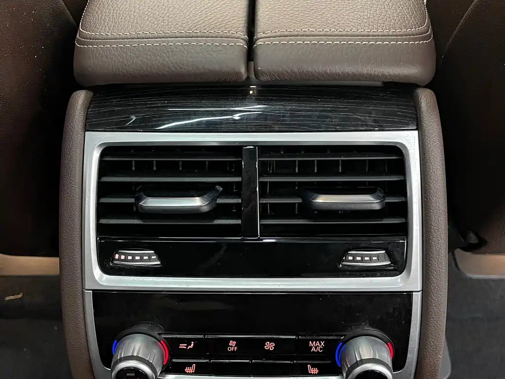 BMW 7 Series 2018 — фото 9
