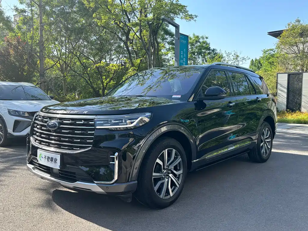 Ford Explorer 2023 — фото 1