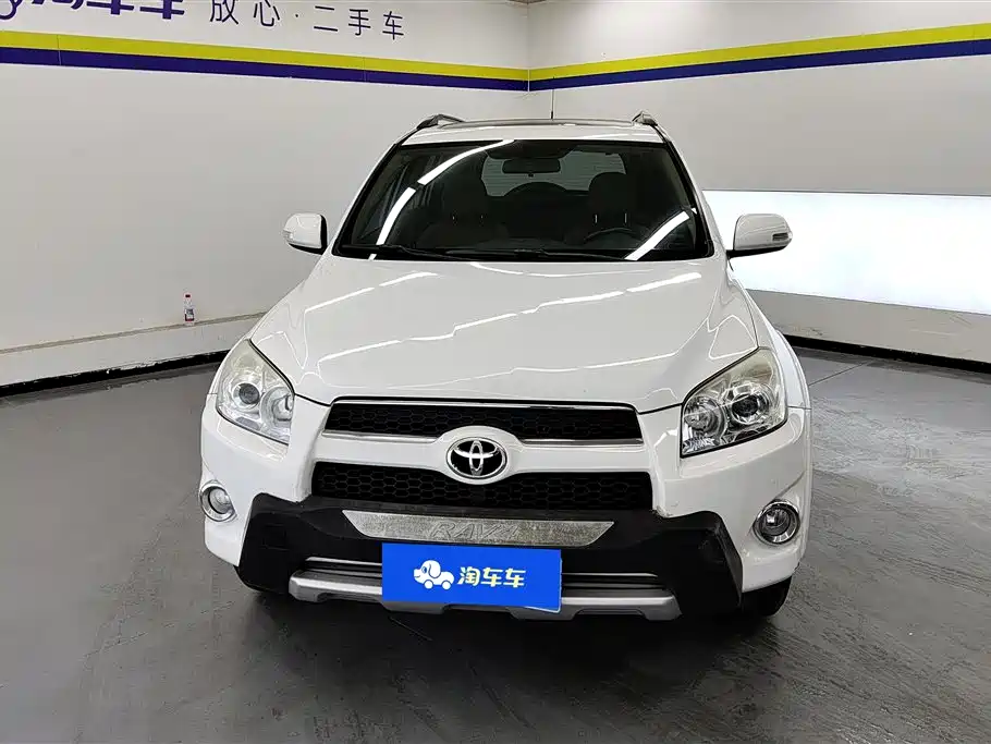Toyota RAV4 2011 — фото 2