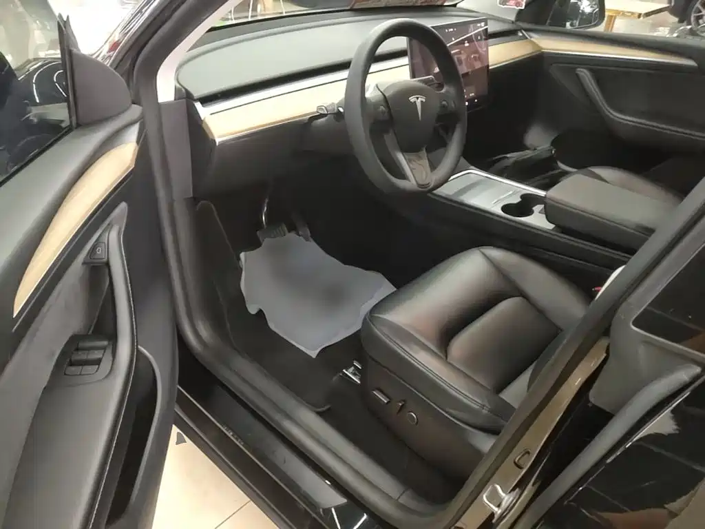 Tesla Model Y 2023 — фото 16