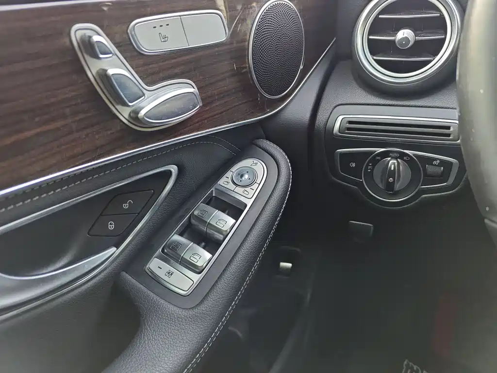 Mercedes-Benz GLC 2018 — фото 17