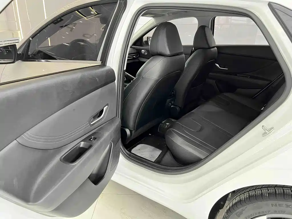 Hyundai Elantra 2024 — фото 11